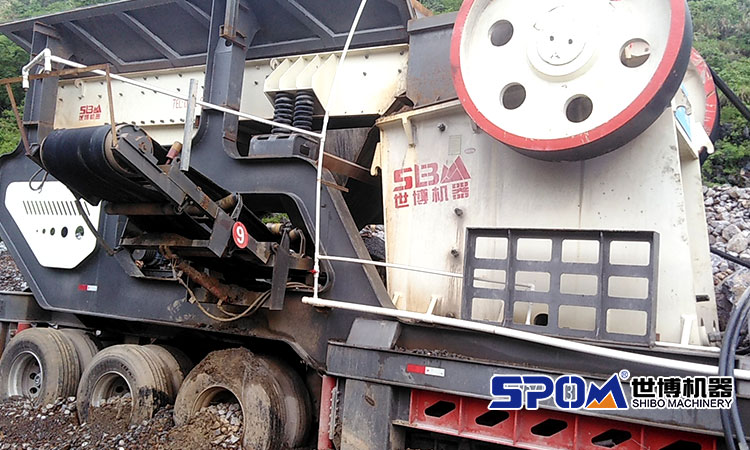 玄武巖破碎生產(chǎn)線顎式破碎機(jī)
