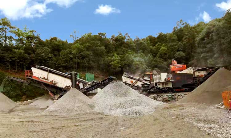 履帶式大口反擊破移動式破碎機(jī)現(xiàn)場畫面 履帶式大口反擊破移動式破碎機(jī)現(xiàn)場畫面